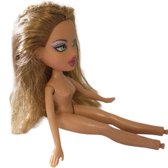 Bratz Slumber Party Yasmin No Clothes Or Feet Vintage 2003 Green Eyes Pink Lips. - Picture 5 of 16